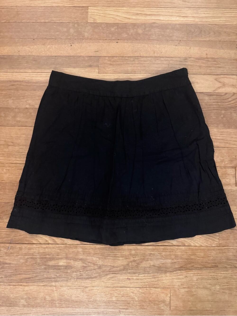 LOFT Women's Black Eyelet Hem Mini Skirt - Size 10
b84